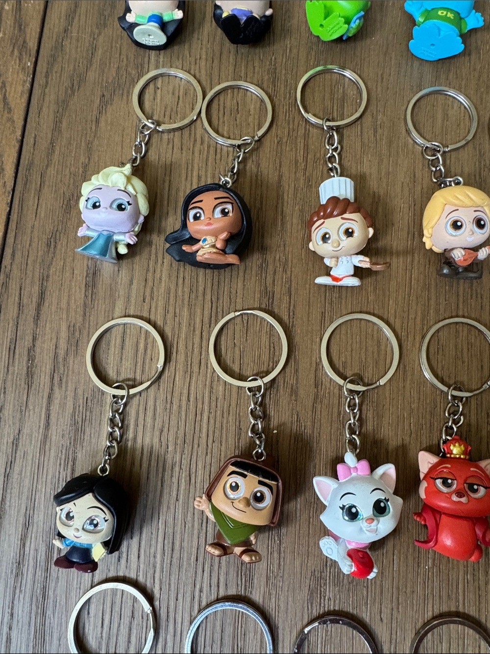 Disney Doorables Keychain Bundle (30) - Picture 5 of 12